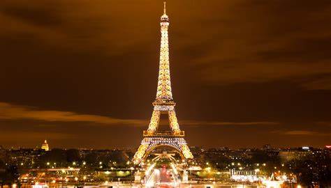 Torre Eiffel: nuovo piano di risparmio energetico per la Francia, le luci saranno spente in anticipo.