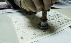 Ballottaggi, al voto oggi e lunedì.