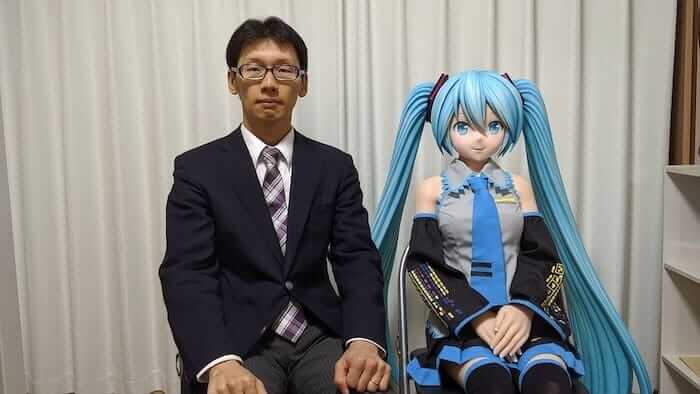 Akihiko Kondo, trentottenne giapponese, sposa un ologramma