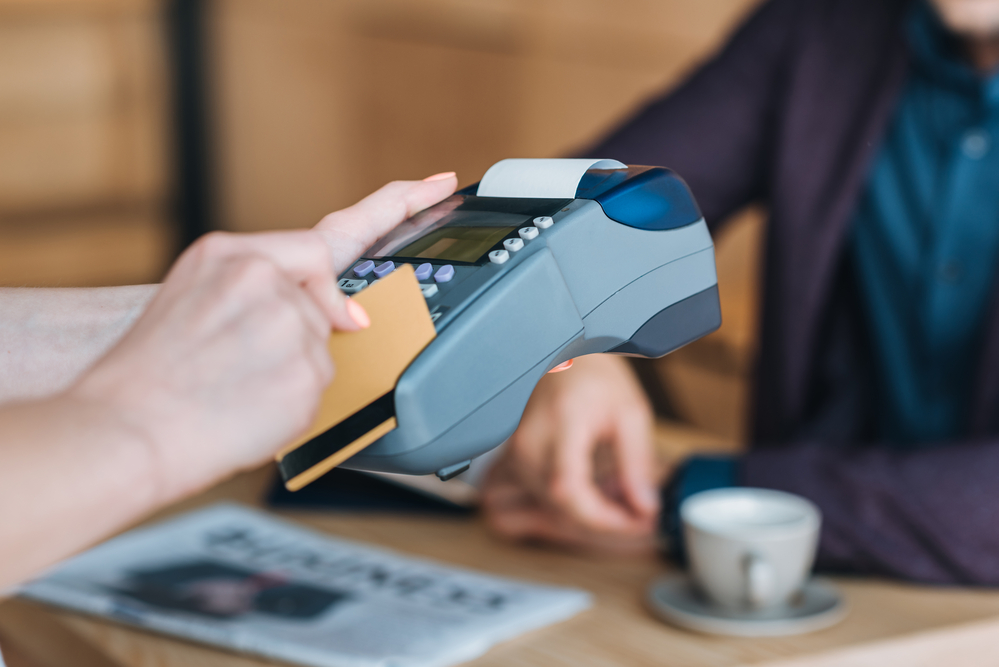 Bancomat: dal 30 giugno multe a chi rifiuta pagamento con Pos