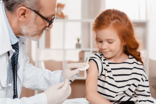 Vaccinazioni anti Covid-19 sui bambini, via al Pzifer per la fascia 5-11 anni