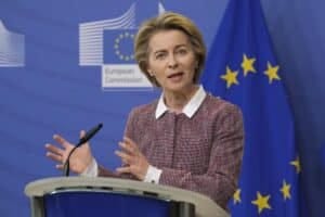 Ue, Ursula von der Leyen elogia l'Italia
