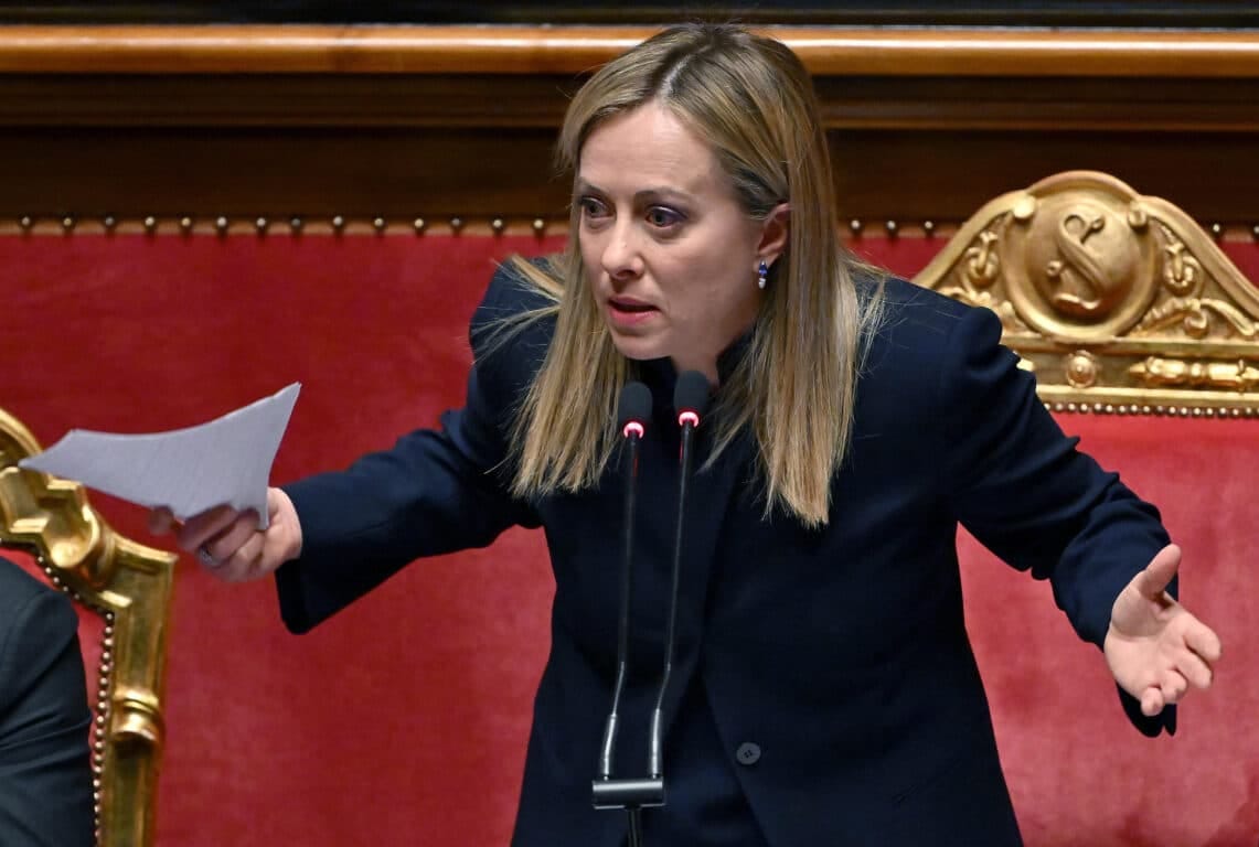 Meloni e Salvini : “Stop alle armi, i soldi servono per le bollette”