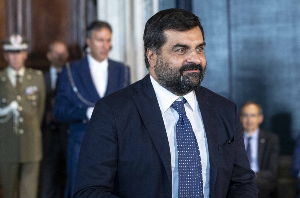 Corruzione: nuove accuse per Palamara, 'hotel e scooter in cambio di favori'