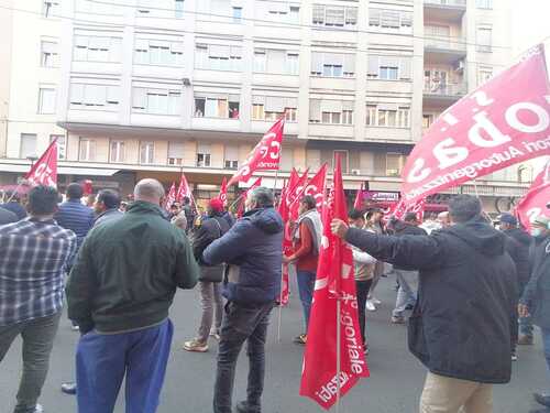 Sciopero e proteste contro la guerra e per il clima in tutto il Paese