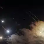 Medio Oriente in fiamme: Uccisi Larijani e Soleimani. Trump gela la NATO: “Non ci serve”