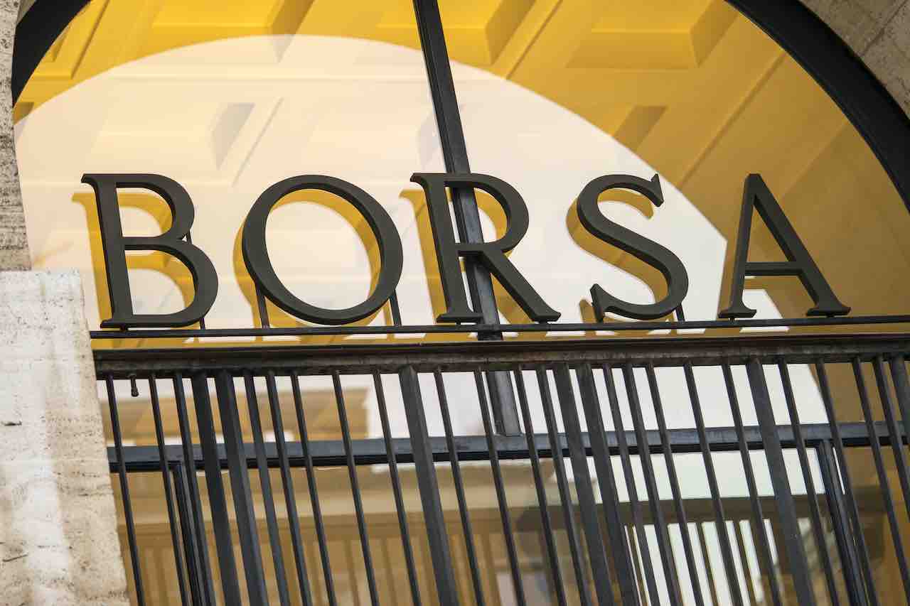 Borsa Milano: avvio cauto per Piazza Affari, il Ftse Mib resta sulla parità