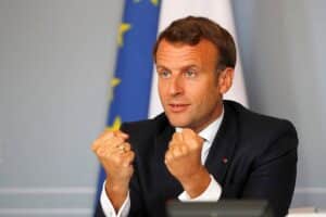 Francia: Macron, 'lavorare di più e più a lungo, come in Italia'