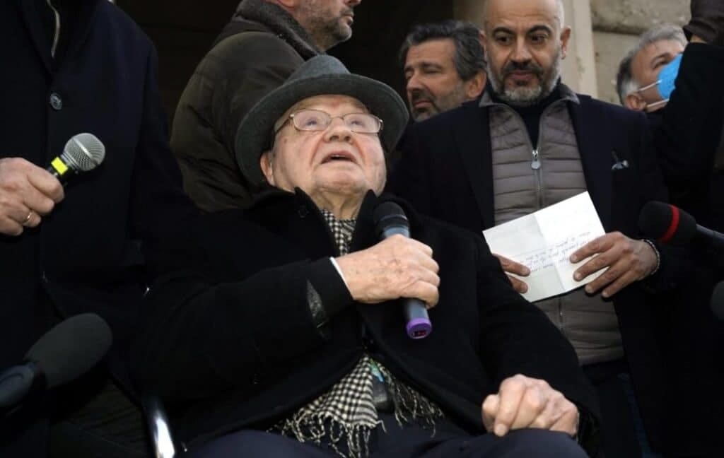 Morto Luc Montagnier, dal Nobel per la scoperta dell'Hiv ai raduni No vax