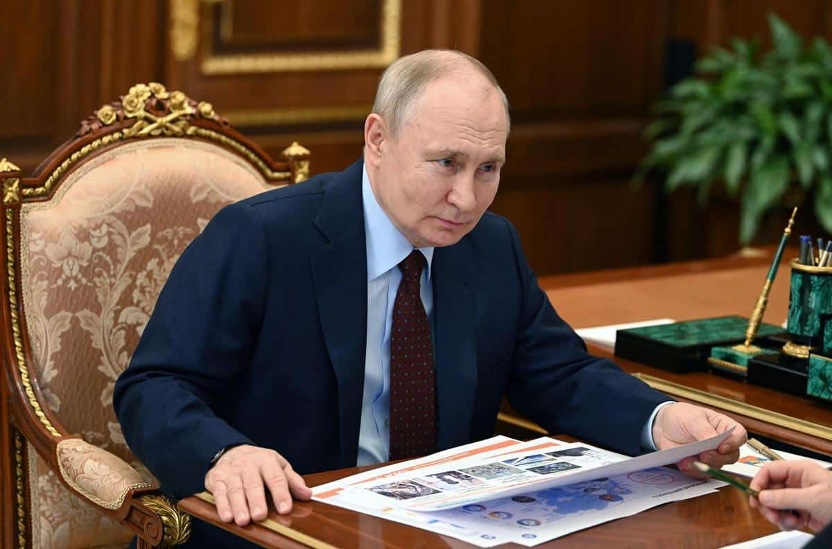 Putin apre all’Europa: “Il conflitto volge al termine, Schroeder sia il mediatore”