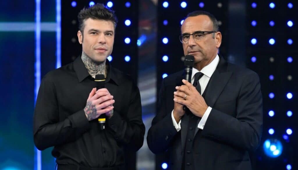 A sanremo 2025 Fedez si presenta con un nuovo look