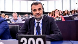 Brindisi, medici chiedono confronto a Decaro e Lobuono sulla sanità.