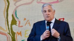 Antonio Tajani presiede il vertice a Palazzo Chigi sulla ricostruzione di Gaza, con ministri e vertici militari.