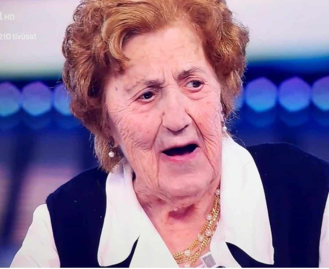 Sanremo, il rito collettivo torna nel suo valore autentico di abbraccio temporale padre-figlio