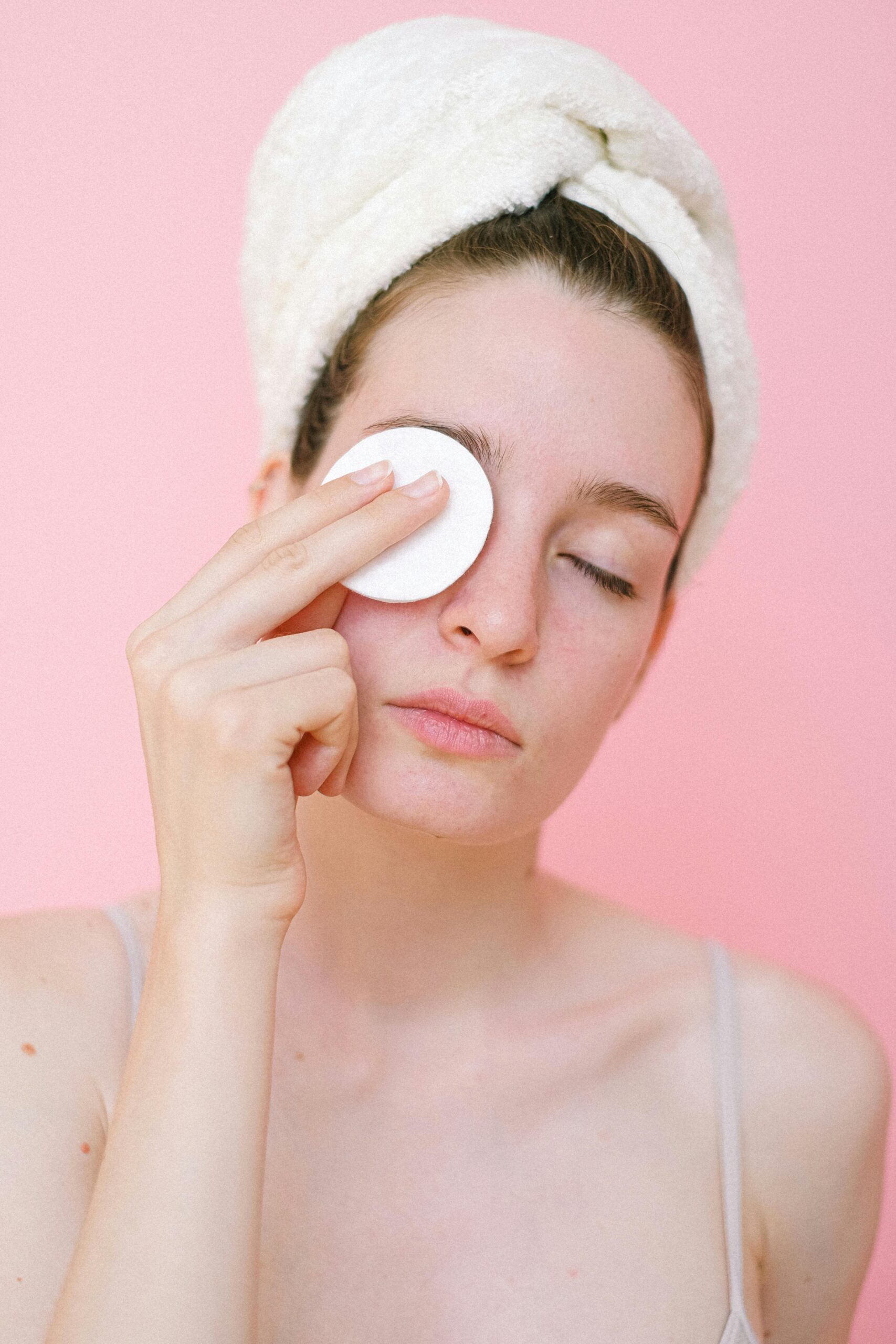 Hai dormito con il trucco? L’esperta di bellezza ci rivela come evitare le imperfezioni