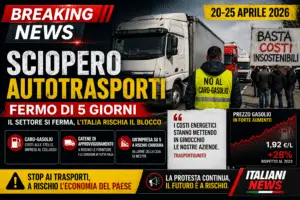 Camion fermi durante lo sciopero degli autotrasportatori in Italia con protesta contro il caro gasolio e rischio blocco delle forniture