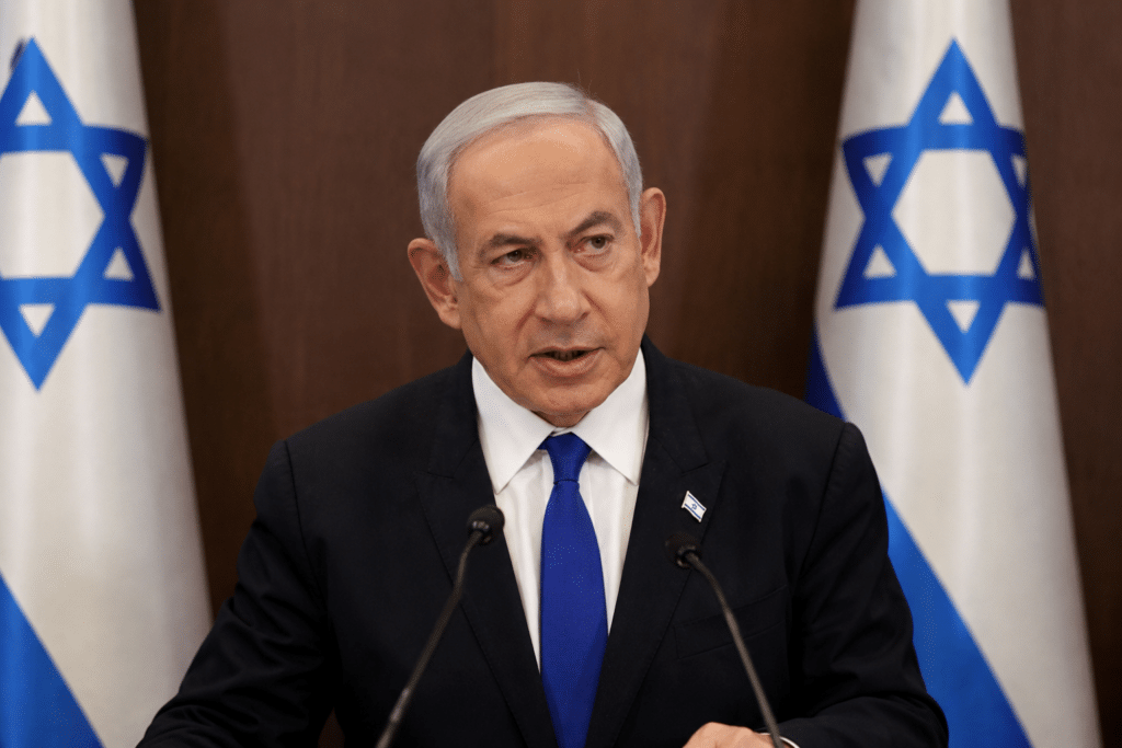 Benjamin Netanyahu durante una conferenza ufficiale dopo la nomina di Shmuel Ben Ezra a consigliere per la sicurezza nazionale di Israele.