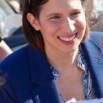Buon compleanno Elly Shlein, sfide e identità della Sinistra