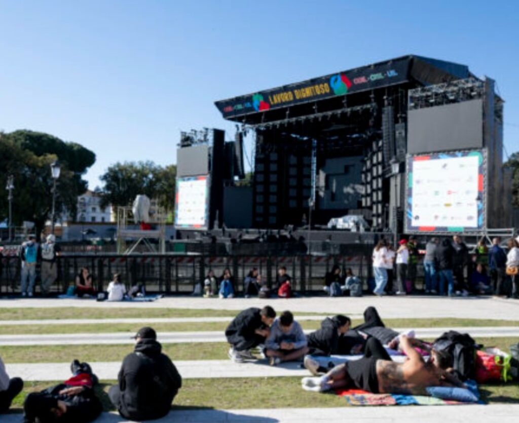 Concertone del Primo Maggio: polemiche e messaggi sociali sul palco di Roma