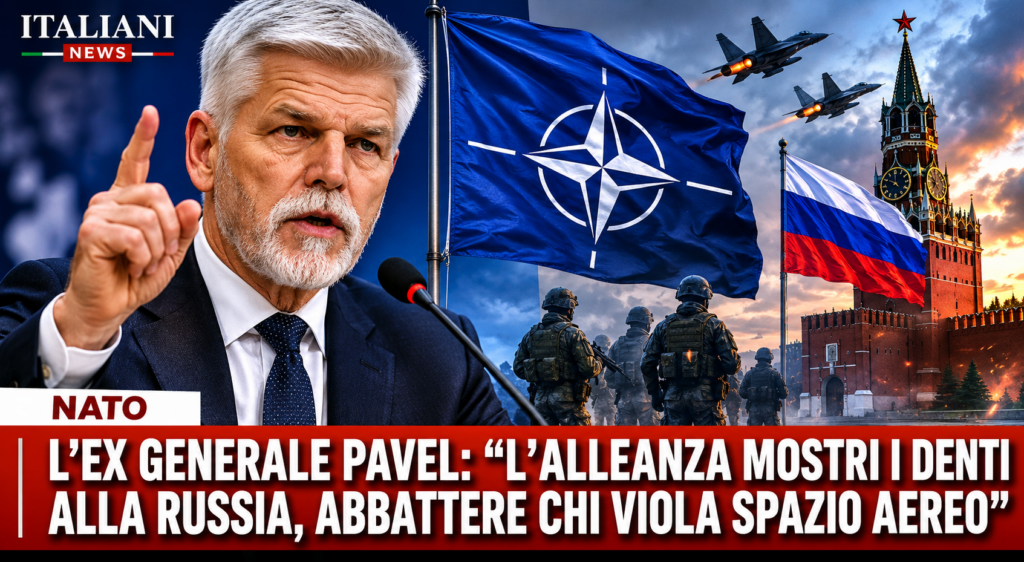 Petr Pavel durante una conferenza con bandiere Nato ed europee sullo sfondo in una grafica Breaking News di Italiani News dedicata alle tensioni tra Nato e Russia.