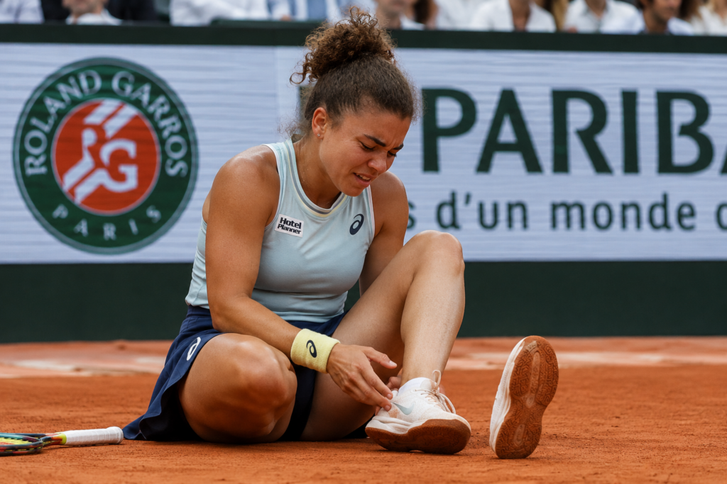 Roland Garros, Paolini eliminata: Sierra vince in rimonta dopo il problema alla caviglia