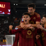 Roma umilia la Lazio nel Derby: 2-0 e Olimpico in delirio