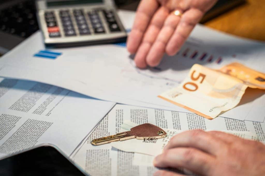 Sovraindebitamento in Italia: il 58,7% degli indebitati ha un lavoro stabile, oltre la metà supera i 45 anni