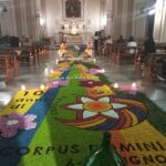 Il profumo della devozione e l’arte che si fa preghiera: a Corbara i dieci anni dell’infiorata di Inflora