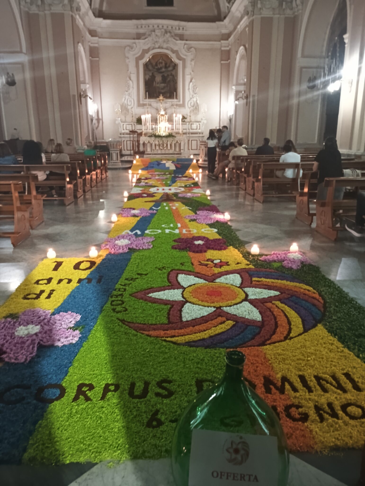 Il profumo della devozione e l’arte che si fa preghiera: a Corbara i dieci anni dell’infiorata di Inflora