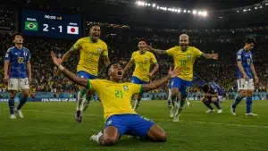 Giocatori brasiliani festeggiano una vittoria