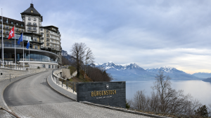 Vista panoramica del Burgenstock e montagne.