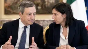 Discussione tra politici italiani.