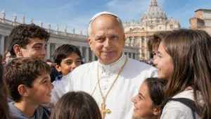 Papa con bambini sorridenti a Roma