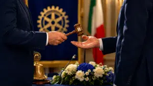Passaggio di consegne in cerimonia
