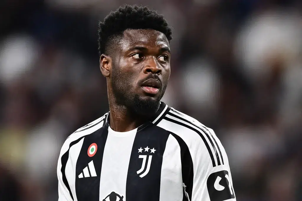 Un calciatore con la maglia della Juve