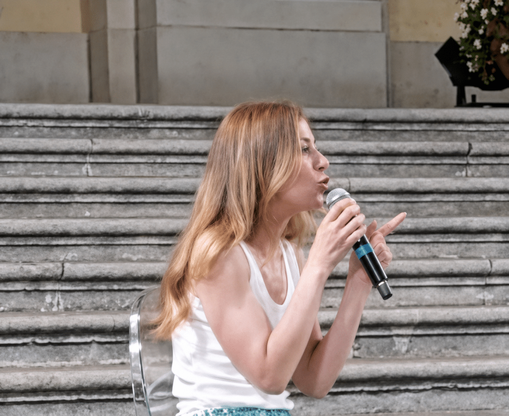 Marzullo intervista Fagnani : “Le manca essere madre ?”
