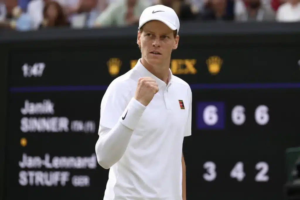 Sinner esulta a Wimbledon