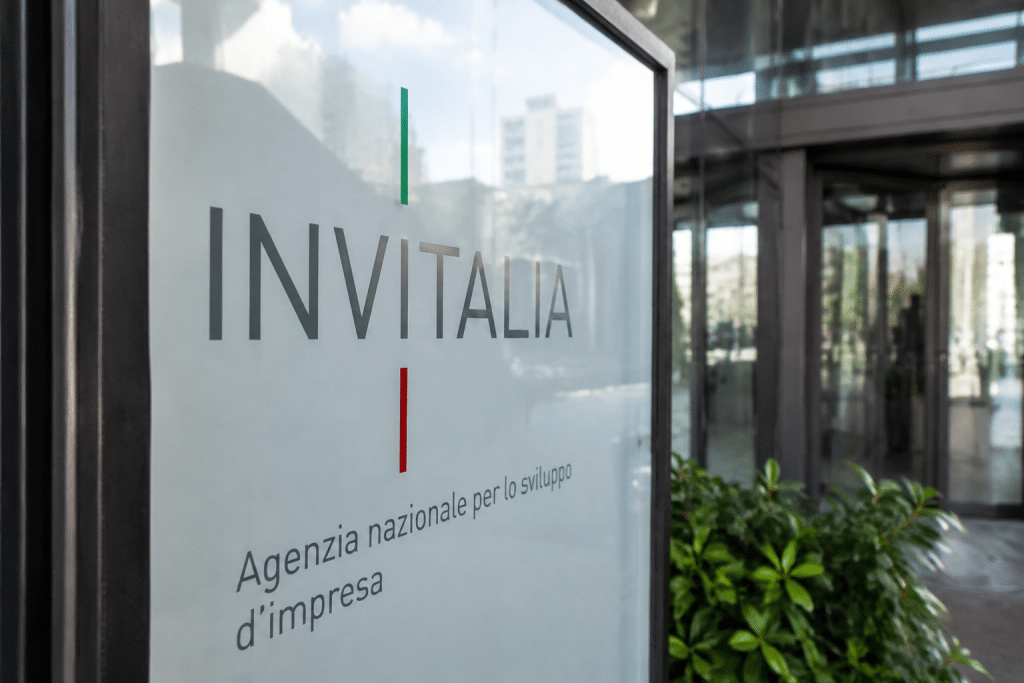 Insegna di Invitalia all'ingresso