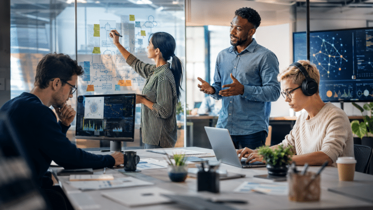 Team neurodivergente al lavoro in un ufficio innovativo