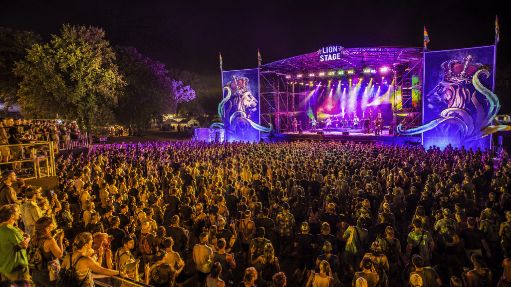 Pubblico al Lion Stage del Rototom Sunsplash 2026 a Benicàssim