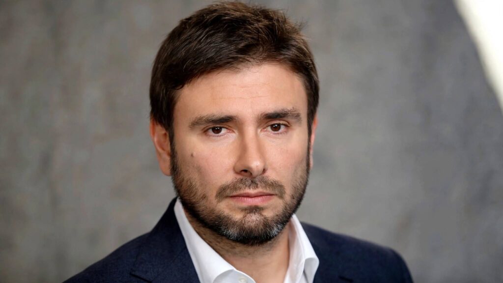 Di Battista in primo piano