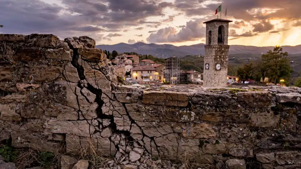 Il tempo non cancella la crepa: Amatrice, dieci anni dopo la notte che cambiò la storia